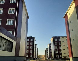 Сайдинг и металлочерепица: жилой комплекс «Алтын Алем» на юге Казахстана